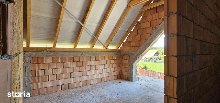 Casă cu 3 camere cu Teren 566 Mp în Corunca