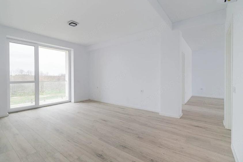 Apartament cu 5 camere semidecomandat în 1 Decembrie
