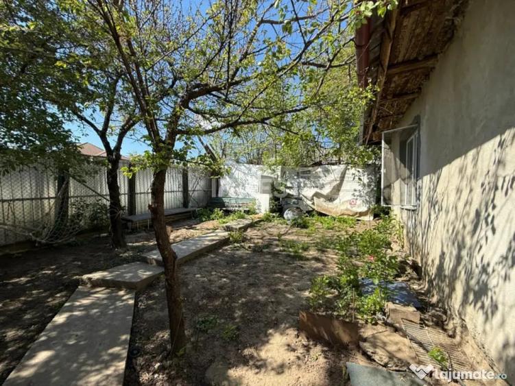 Casă cu 3 camere cu Canalizare în Central