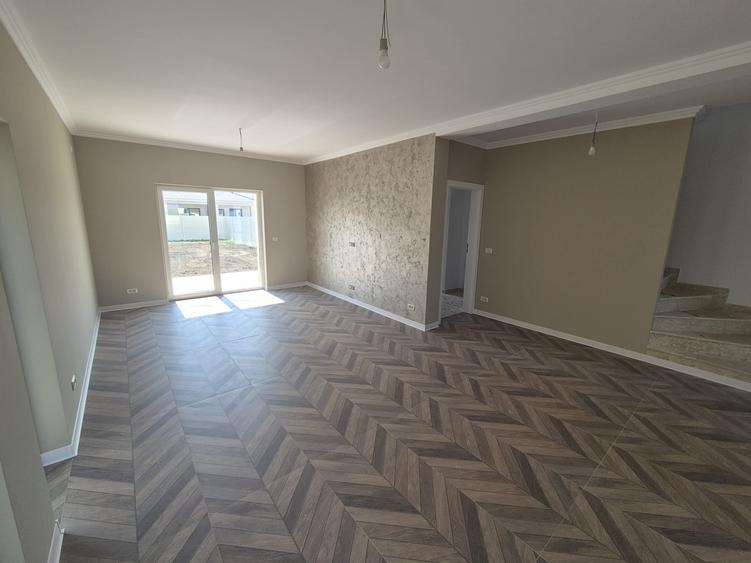 Duplex cu 4 camere cu Canalizare în Vladimirescu