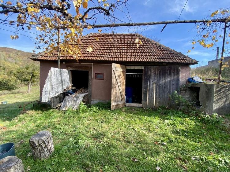 Casă cu 4 camere cu Teren 3400 Mp în Cornițel