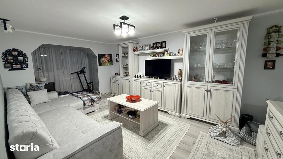 Apartament cu 4 camere decomandat în Central