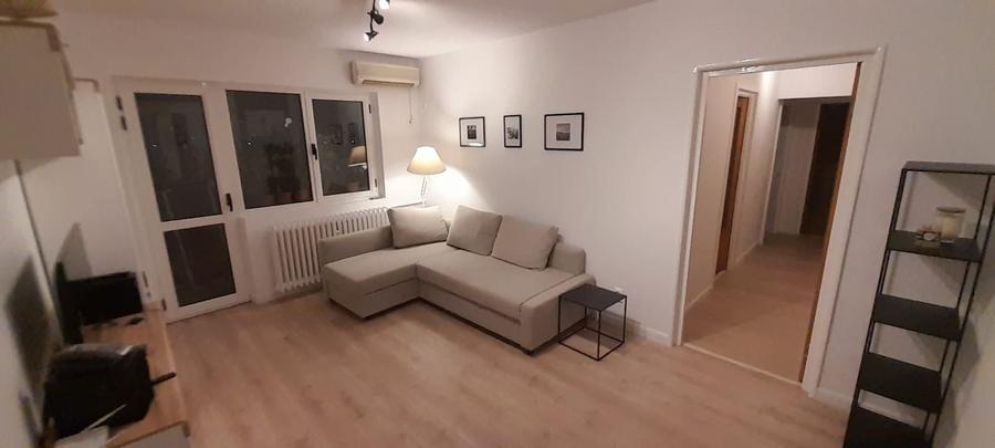 Apartament cu 4 camere semidecomandat, mobilat în Pantelimon