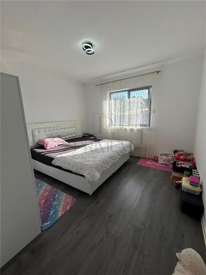 Duplex cu 3 camere cu Canalizare în Sânmihaiu Român