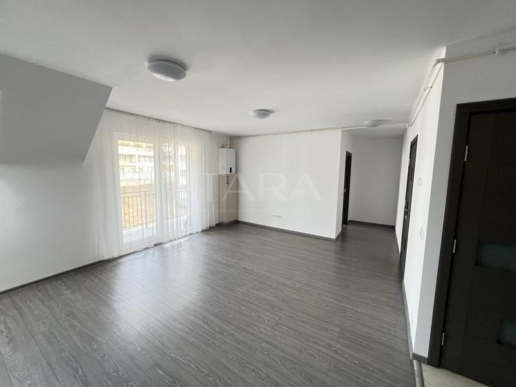 Apartament cu 2 camere semidecomandat, mobilat în Baciu
