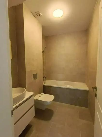 Apartament cu 4 camere semidecomandat în Armeneasca