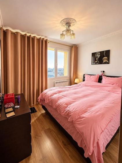Apartament cu 3 camere semidecomandat în Bucur Obor