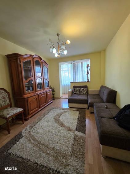 Apartament cu 4 camere semidecomandat în Tătărași