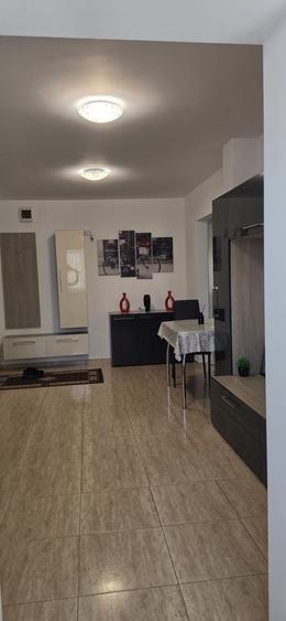 Apartament cu 2 camere decomandat în E3