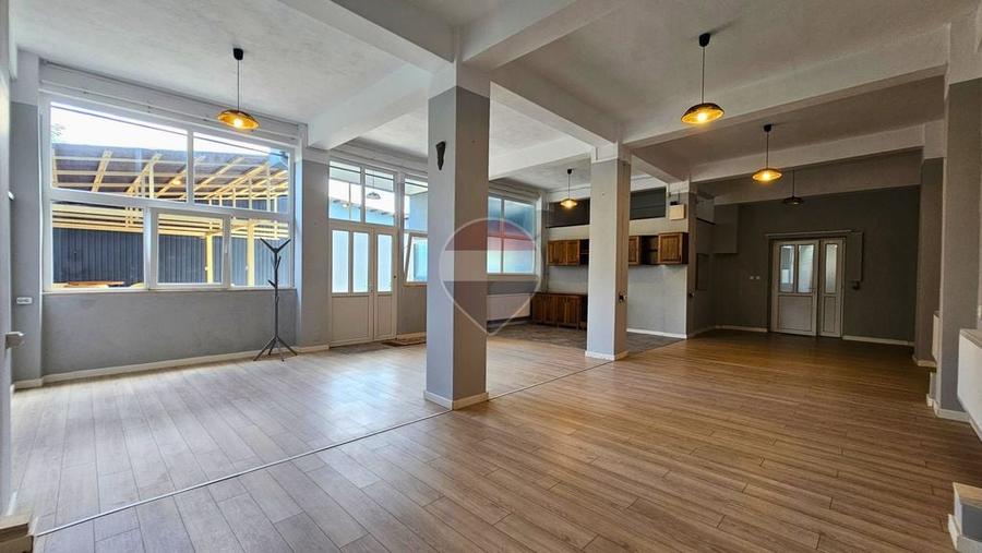 Spațiu comercial, de 120 mp, în Central