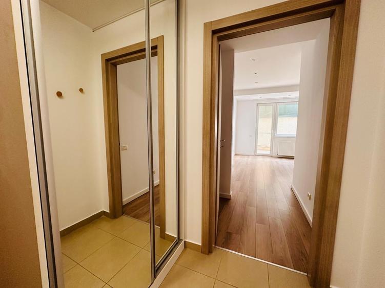 Apartament cu 4 camere semidecomandat în Dorobanți