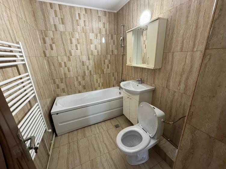 Apartament cu 3 camere decomandat în Girocului