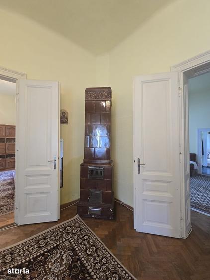 Casă cu 6 camere cu Teren 606 Mp în Lipoveni
