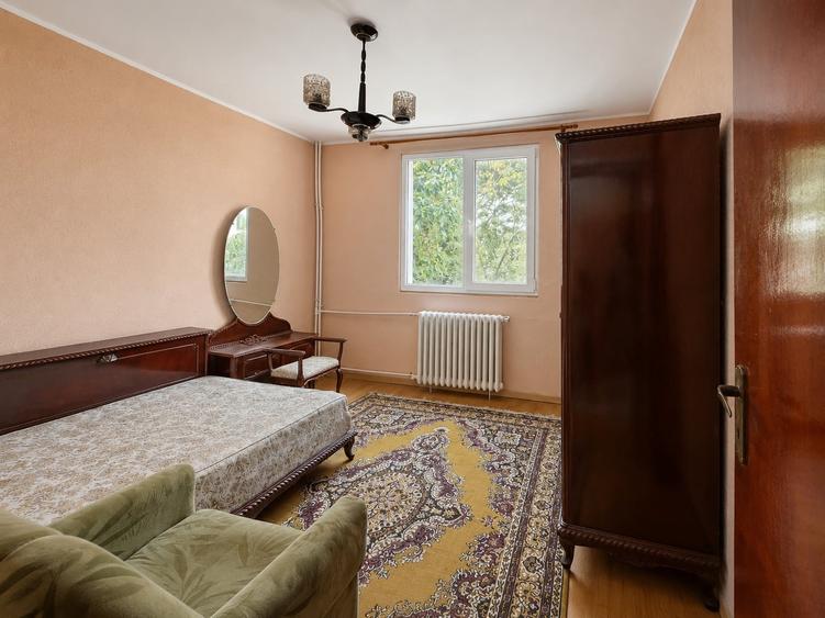 Apartament cu 3 camere decomandat în Păcii