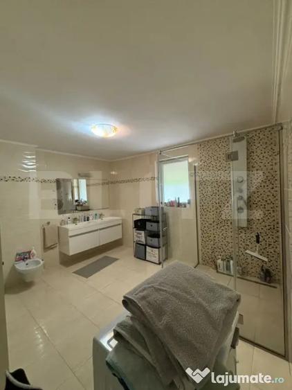 Casă cu 5 camere cu Teren 1400 Mp în Central