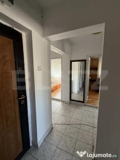 Apartament cu 3 camere decomandat în Micro 4