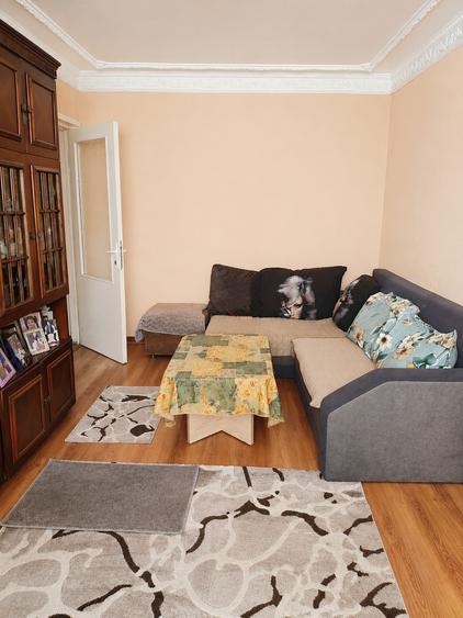 Apartament cu 3 camere semidecomandat în Casa de Cultură