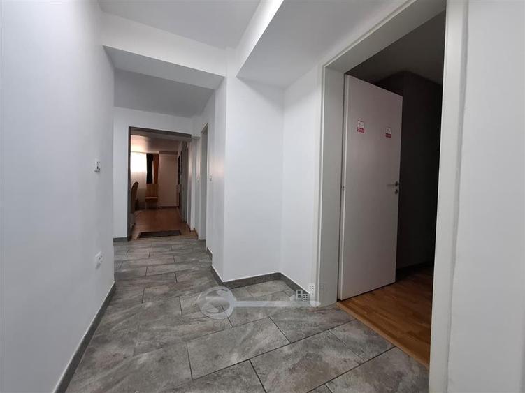 Apartament cu 4 camere decomandat, mobilat în Cug