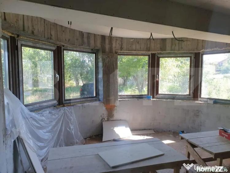 Casă cu 7 camere cu Teren 1000 Mp în Central
