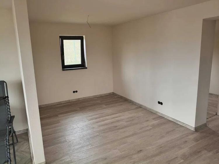 Casă individuală cu 2 camere cu Canalizare în Daia