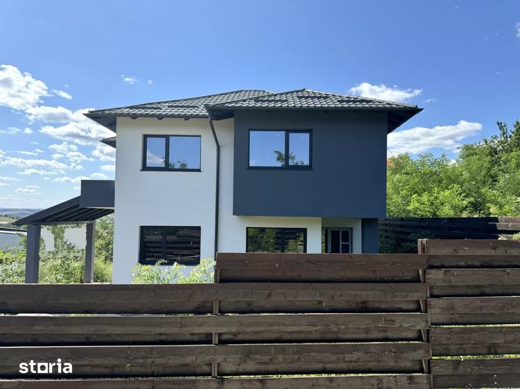 Casă cu 4 camere cu Teren 450 Mp în Rediu
