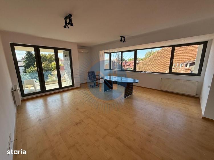 Apartament cu 4 camere în Capitale