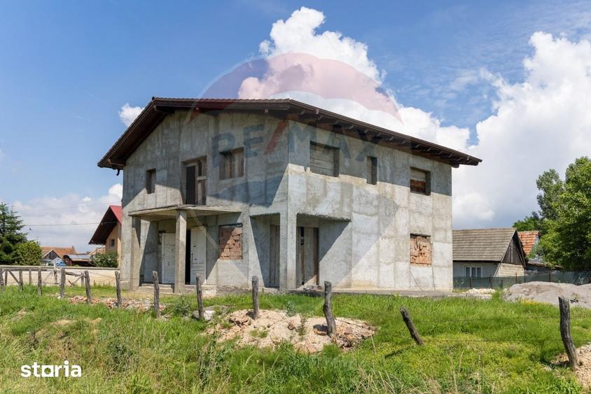 Casă cu 5 camere cu Teren 1000 Mp în Dumbrăvița