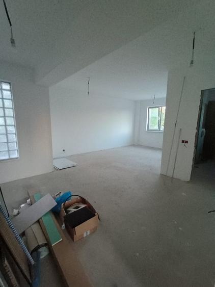 Apartament cu 3 camere decomandat în 1 Mai