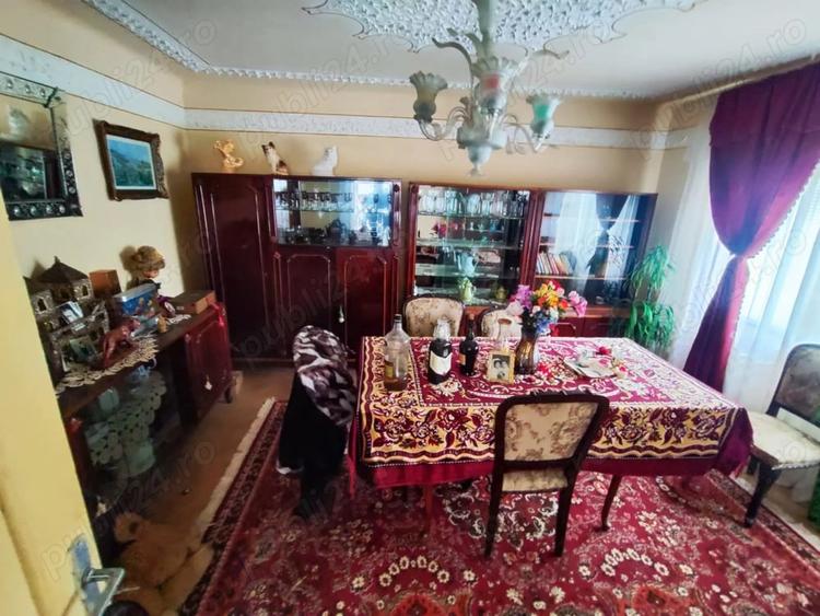 Casă cu 6 camere cu Teren 2080 Mp în Gura Foii