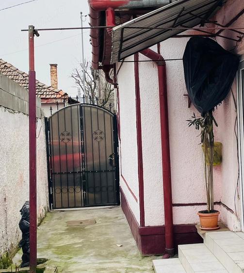 Casă cu 3 camere cu Teren 268 Mp în Central