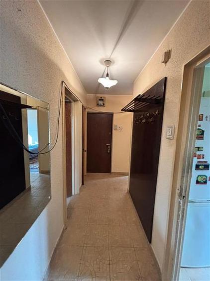 Apartament cu 3 camere decomandat în Berceni