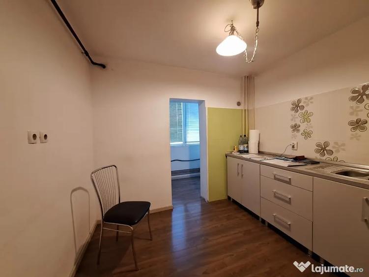 Apartament cu 3 camere decomandat în Dorobanților