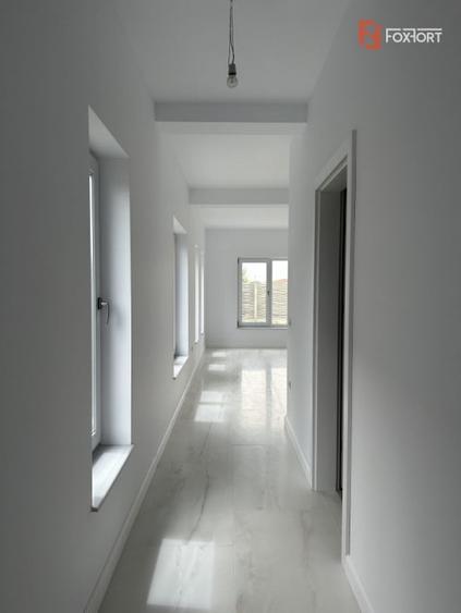 Duplex cu 5 camere cu Canalizare în Ghiroda