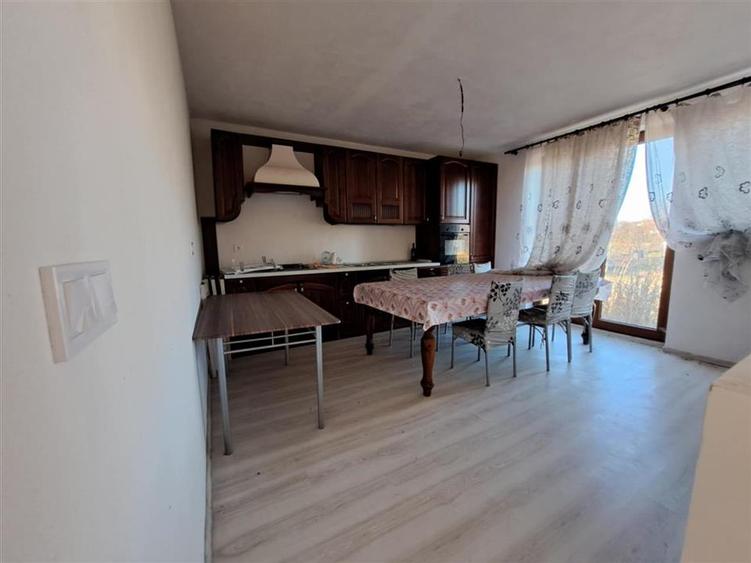 Casă individuală cu 6 camere cu Teren 1276 Mp în Lugașu de Sus