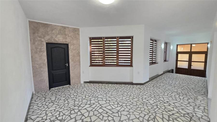 Spațiu comercial, de 130 mp, în Răcășdia