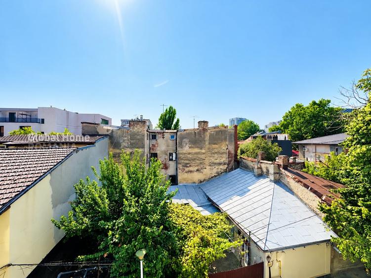 Apartament cu 3 camere semidecomandat în Polonă