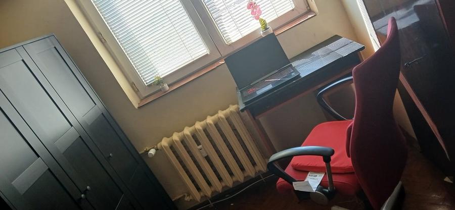 Apartament cu 3 camere semidecomandat, mobilat în Victoriei