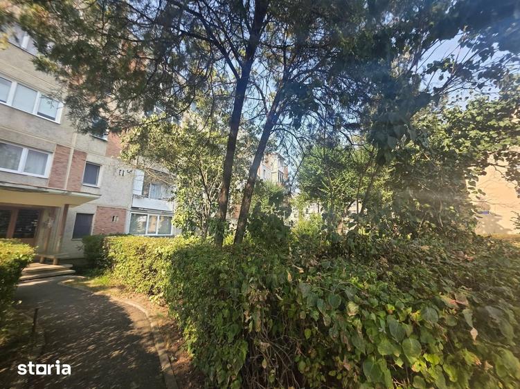 Garsonieră decomandată în Tractorul