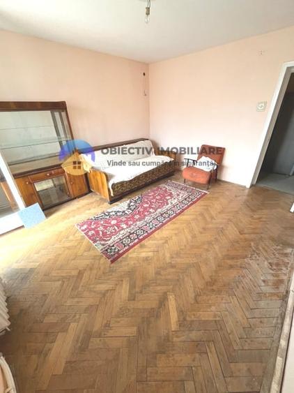 Apartament cu 3 camere decomandat în Central