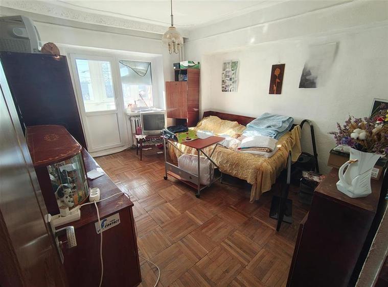 Apartament cu 4 camere decomandat în Nicolina