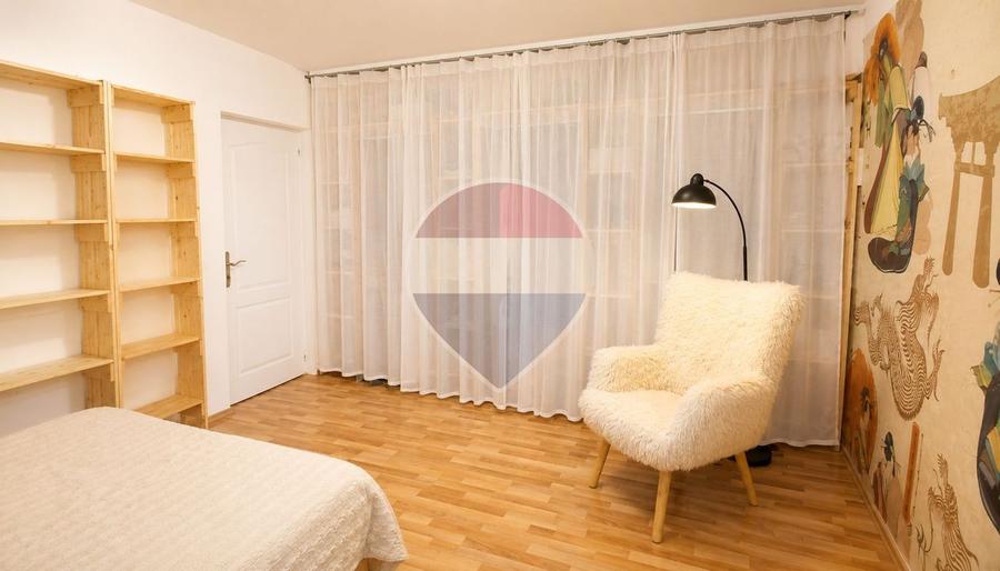 Apartament cu 3 camere semidecomandat, mobilat în Becaș