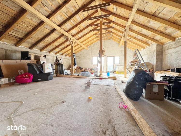Casă cu 5 camere cu Teren 504 Mp în Sânmihaiu Român