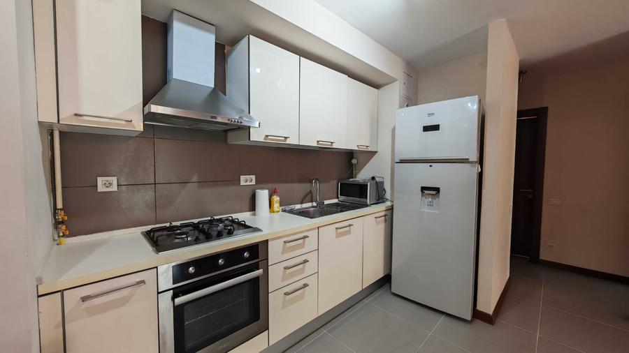 Apartament cu 3 camere semidecomandat în Exterior Vest