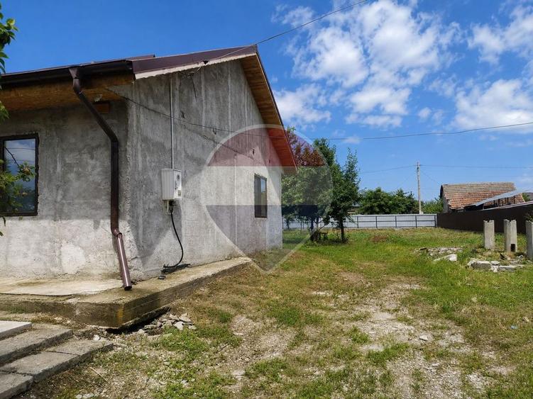 Casă individuală cu 3 camere cu Teren 1200 Mp în Gostinu