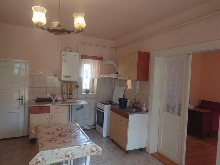 Casă cu 3 camere cu Teren 1850 Mp în Stupini