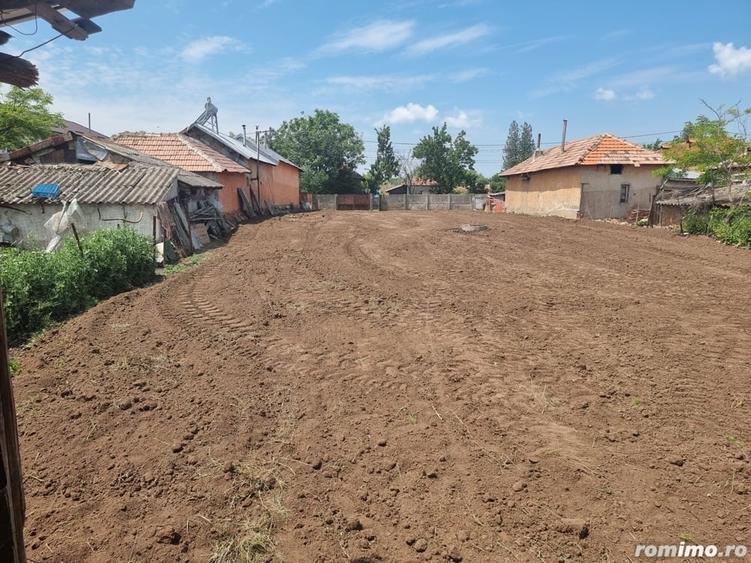 Teren de 800 mp, în Poroschia