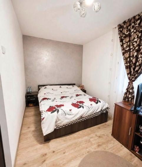 Apartament cu 2 camere semidecomandat în Craiovița Nouă