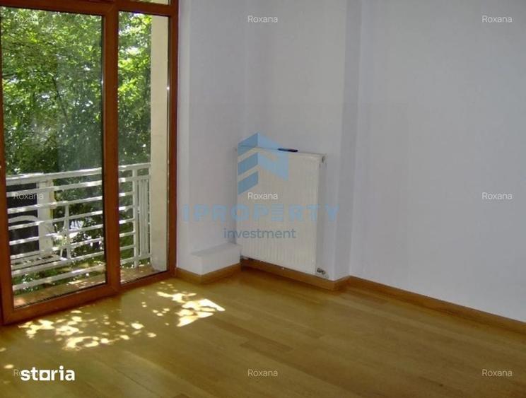 Apartament cu 6 camere în Romană