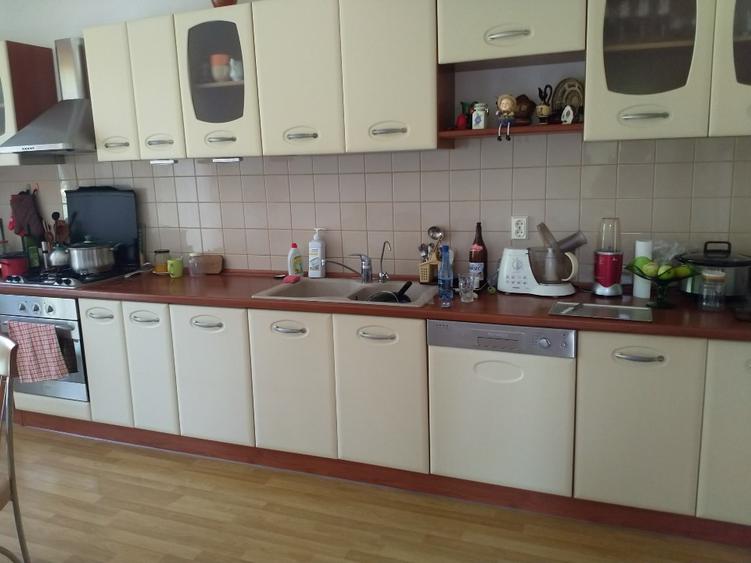 Casă individuală cu 4 camere în Central