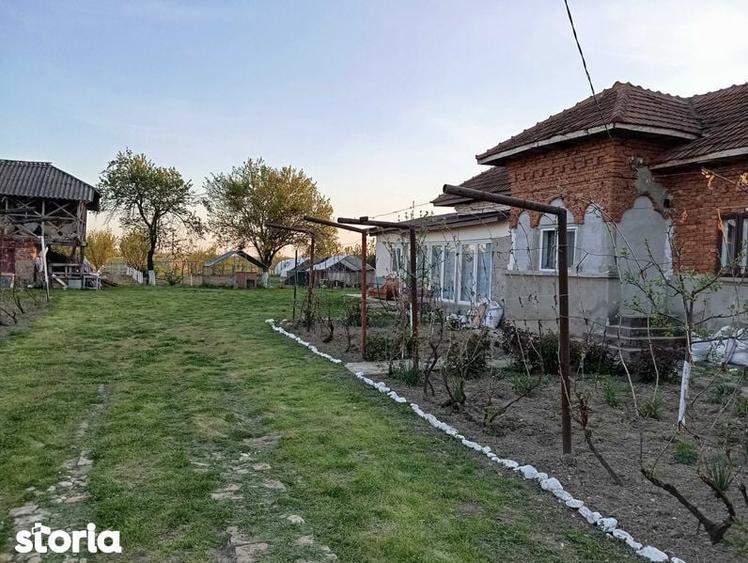 Casă cu 4 camere cu Teren 109 Mp în Leordeni